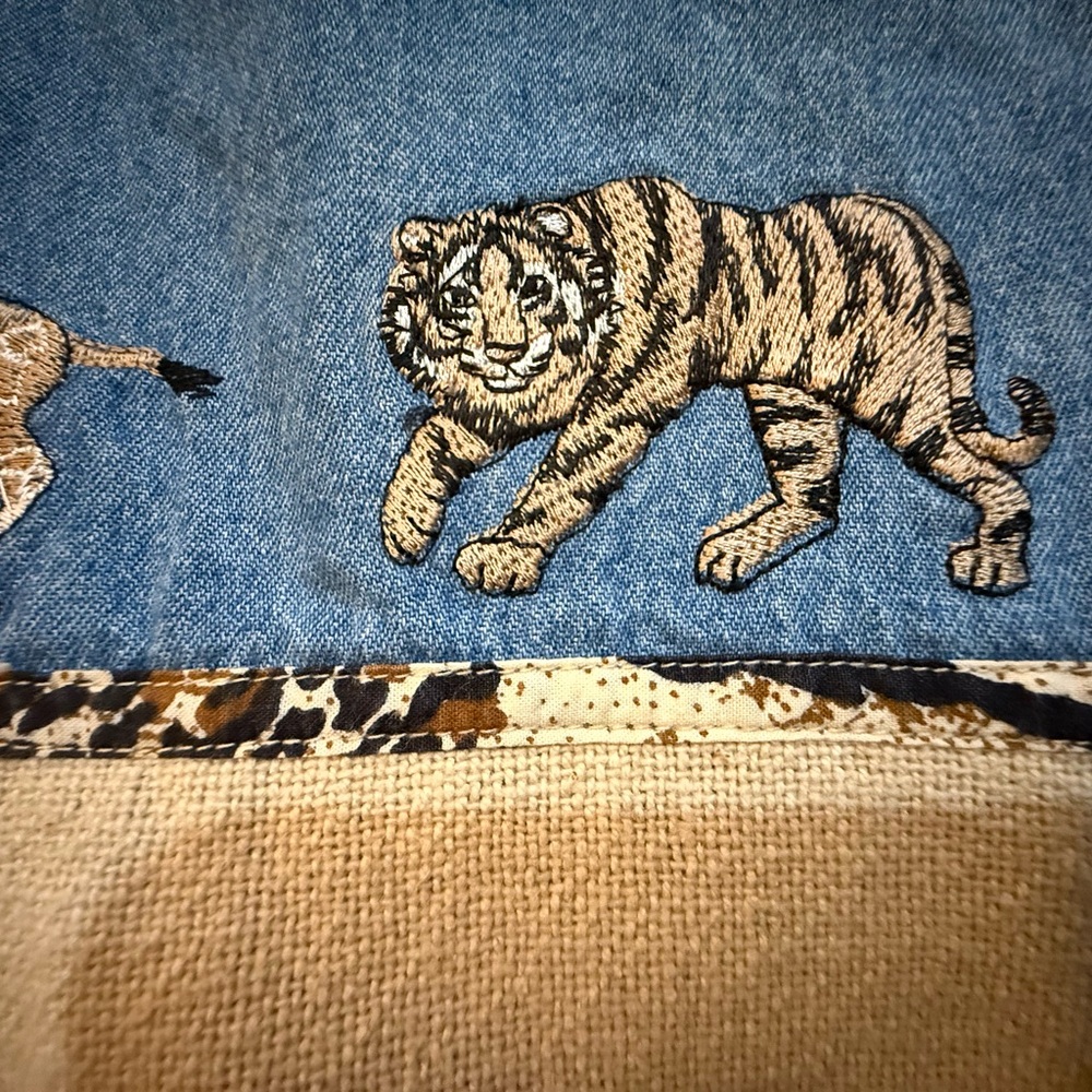 Tantrum Blues Vintage Denim Safari Button-Up Animal π¦ π¦ Shirt Size XL - Picture 13 of 16